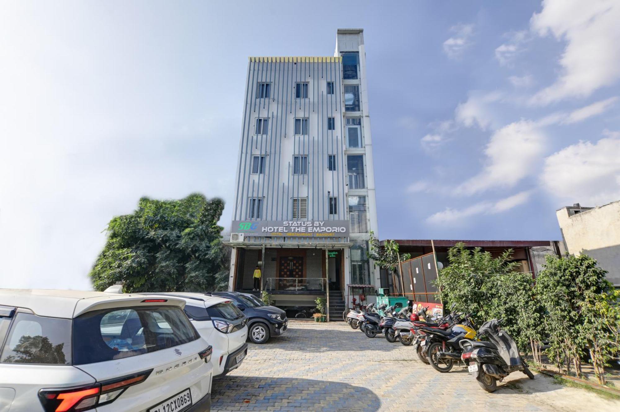Status By Hotel The Emporio 가지아바드 외부 사진