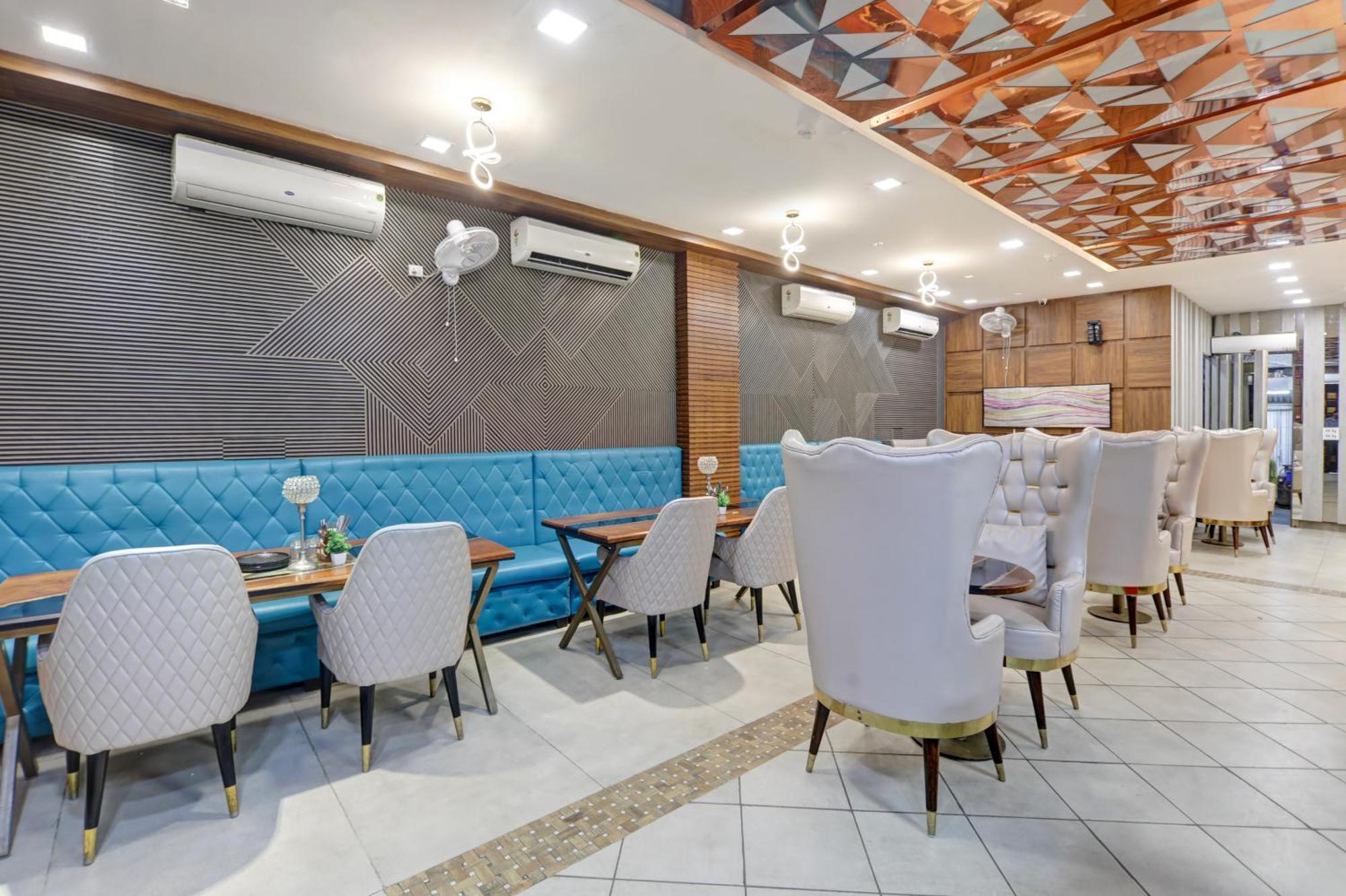 Status By Hotel The Emporio 가지아바드 외부 사진