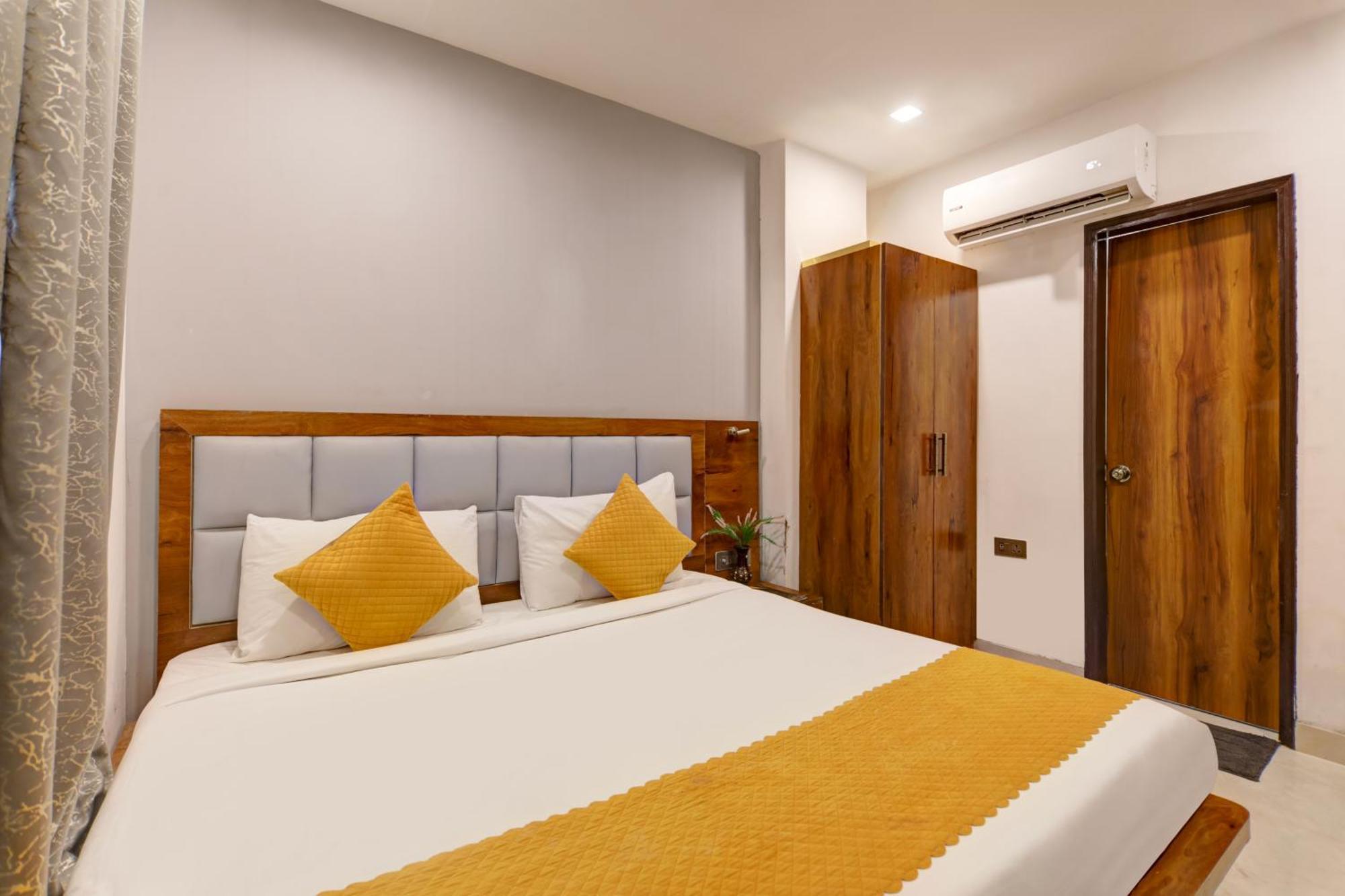 Status By Hotel The Emporio 가지아바드 외부 사진
