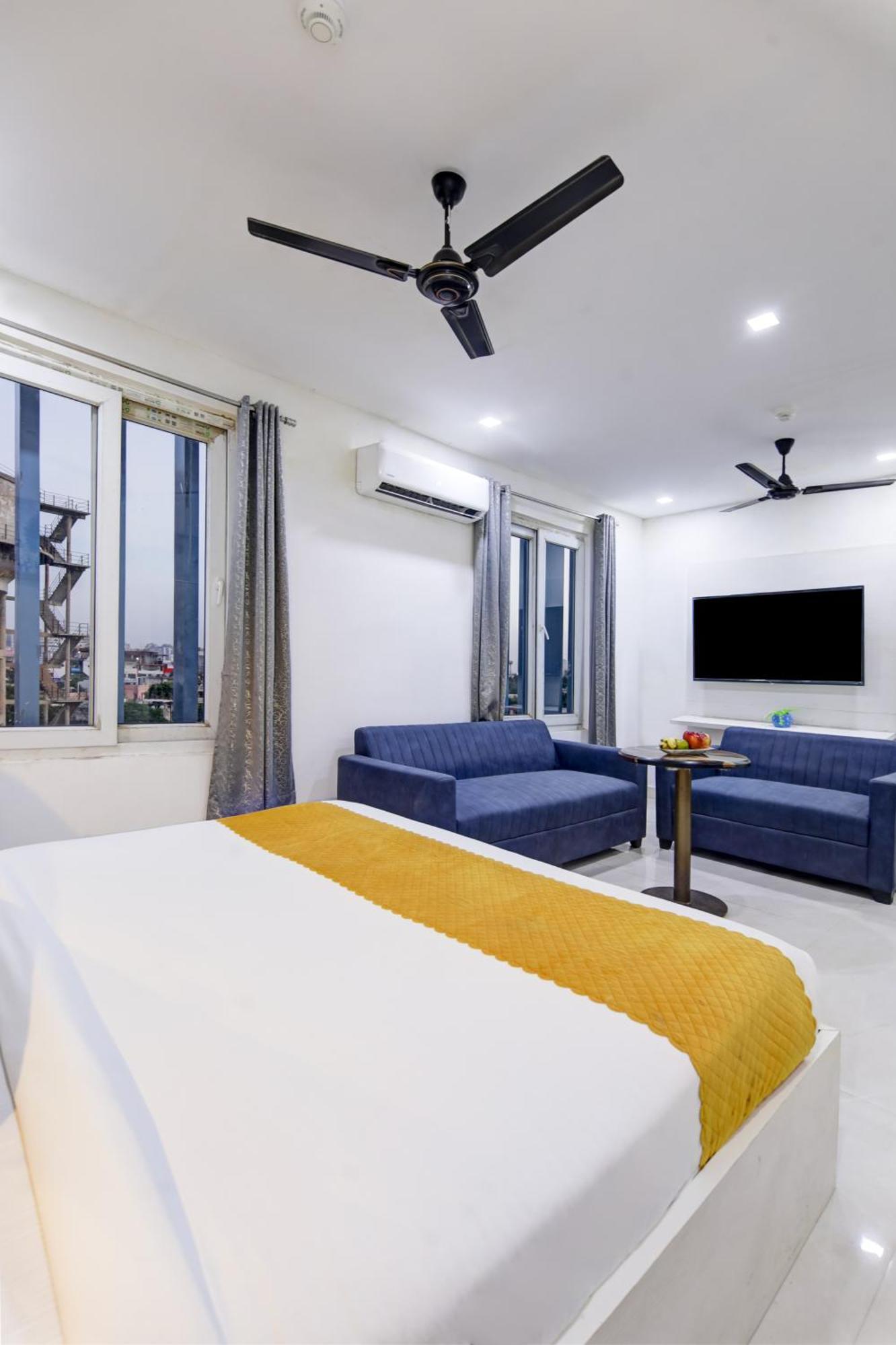 Status By Hotel The Emporio 가지아바드 외부 사진